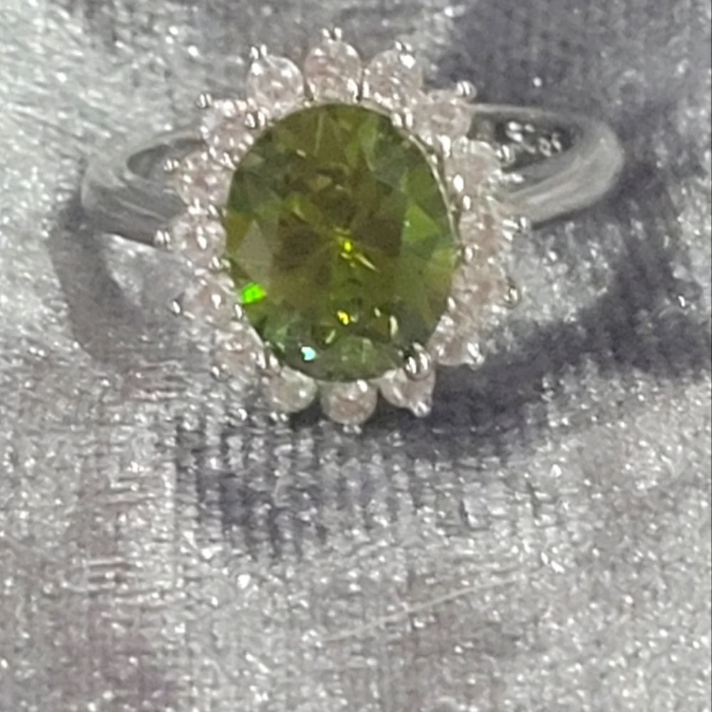 925S Genuine Peridot Flower Ring - Picture 10 of 13